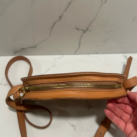 Madewell The Simple Half-Moon Rainbow Leather Crossbody Bag Purse Brown Boho - Picture 2 of 8